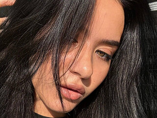 Chat Now with aisha-eilish