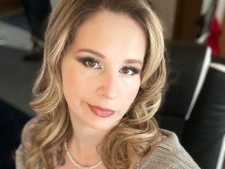 Chat Now with Hottyhousewife18