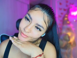 Chat Now with layla-nicols
