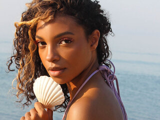 Chat Now with AlishaCoute