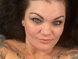 Chat Now with CoraKink82