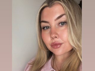 Chat Now with PeachyPolUK