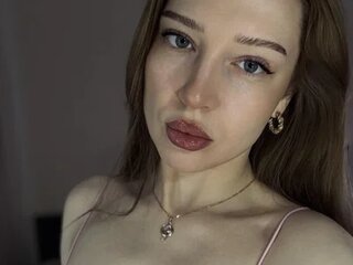 Chat Now with Eviesa Sova