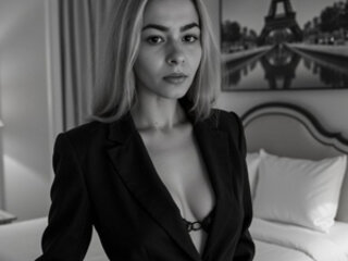 Chat Now with Rosie_June