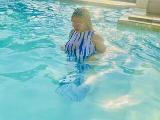 Chat Now with DiamondHaze2